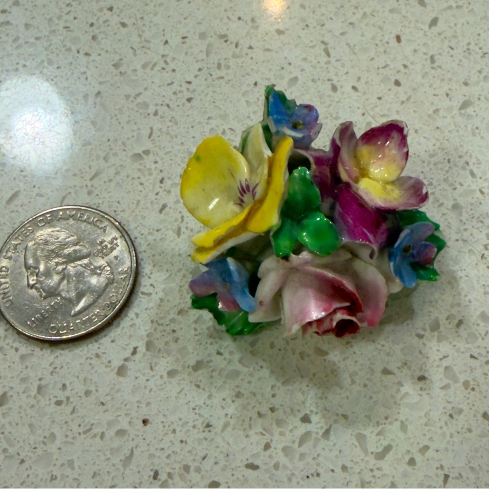 4 Vintage New England porcelain floral Brooches!